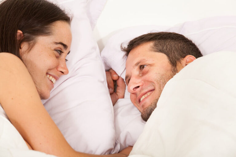 Jak przełamać nieśmiałość w łóżku: kompleksowy przewodnik